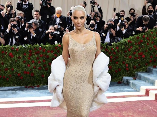 Kim Kardashian este acuzată că a deteriorat celebra rochie a lui Marilyn Monroe la Met Gala