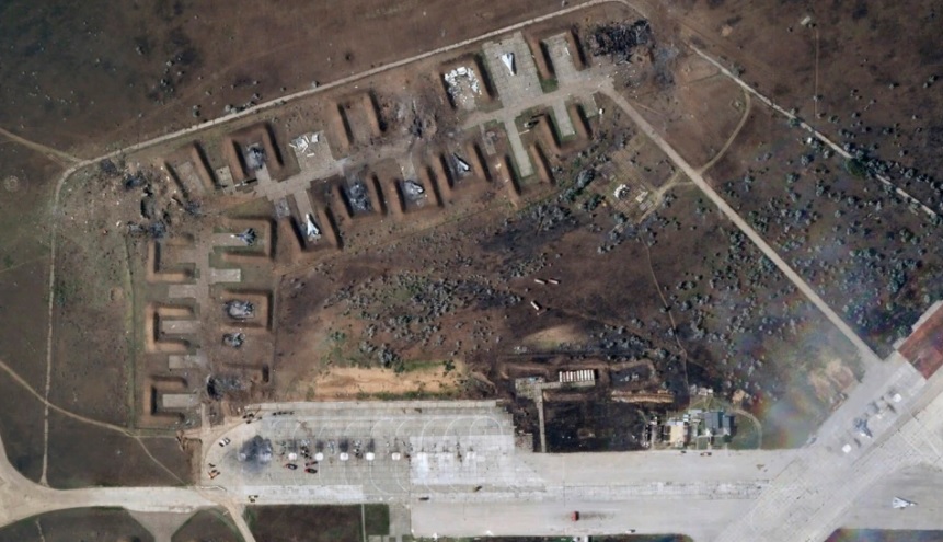 VIDEO. O bază aeriană din Crimeea, grav avariată. Rusia a negat că a fost un atac