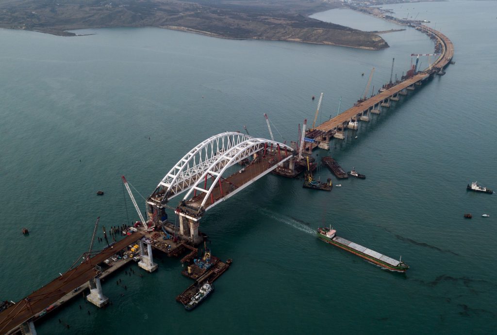 Povestea Podului Crimeei. Podul Strâmtorii Kerci din Crimeea are o profundă valoare strategică și simbolică