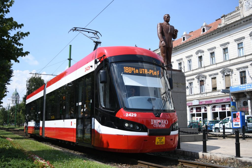 Consilierii locali din Arad au aprobat reducea tarifelor pentru transportul public la 1 leu pe zi. Abonamentul lunar va costa 20 de lei începând cu 1 august