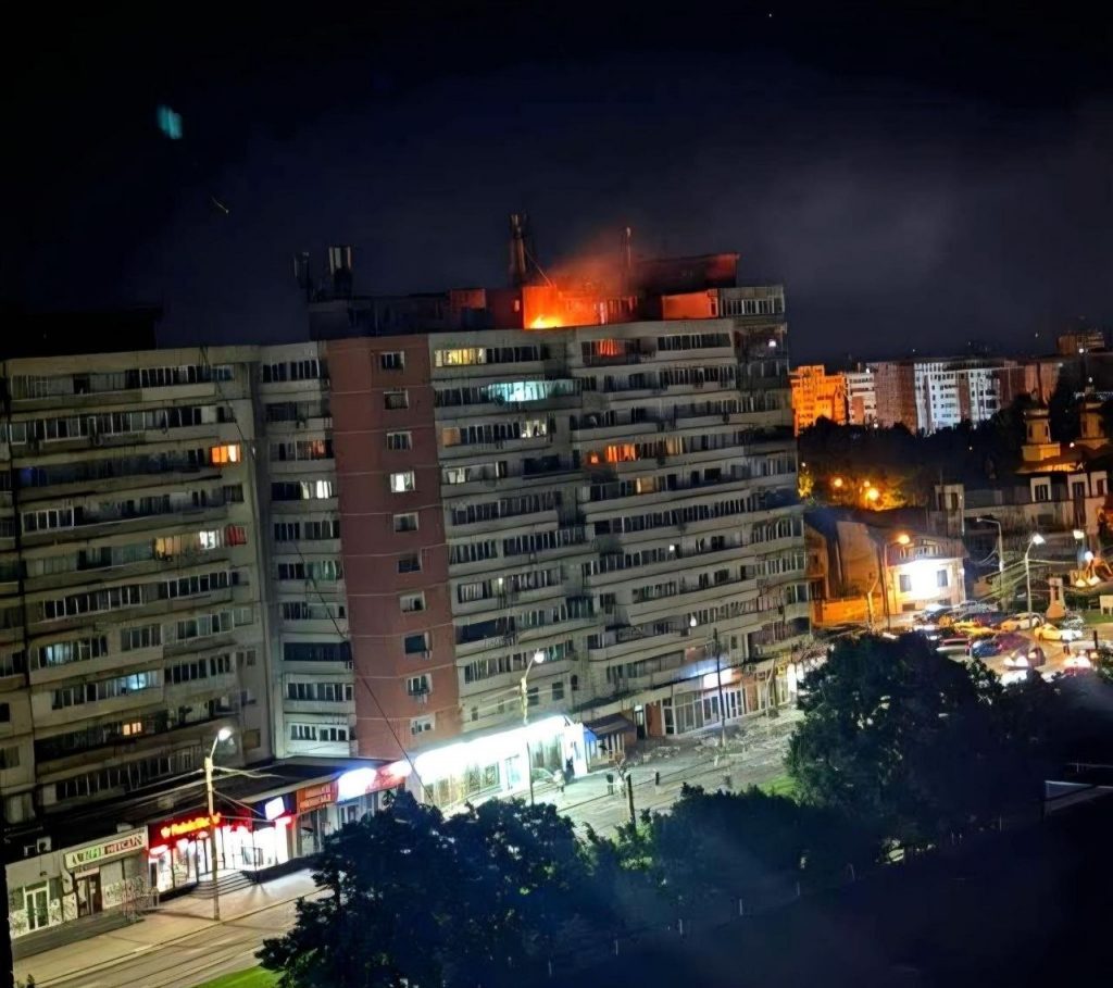 Femeia și băiatul de 14 ani răniți după prăbușirea unei drone peste un bloc din Galați sunt în stare stabilă, anunță Ministerul Sănătății