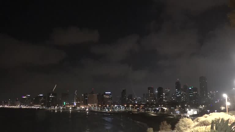 BREAKING. Noi explozii în Iran, în orașul-port Bandar Abbas și în zonele de coastă din apropierea Strâmtorii Ormuz. Sistemele de apărare aeriană au fost activate. CENTCOM SUA confirmă atacurile: „Au fost lovituri de autoapărare”