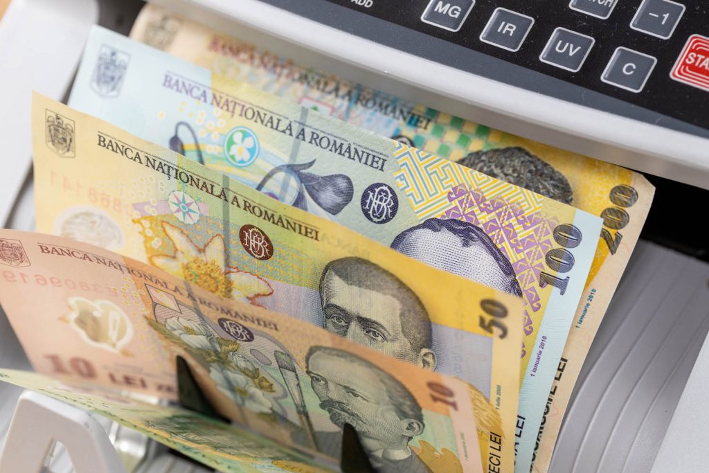 Datoria externă totală a României a crescut în ianuarie-martie 2026 până la 231 mld. euro, cu 3 mld. euro mai mult decât la finalul lui 2025. În cursul lunii martie, la datorie s-au adăugat 1,5 mld. euro