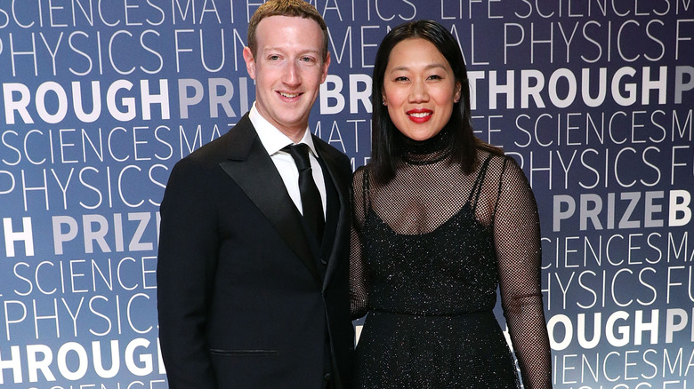 Mark Zuckerberg și Priscilla Chan vor să eradicheze toate bolile până la finalul secolului, prin Inteligență Artificială. Cum funcționează noul model A.I. lansat de doi dintre cei mai bogați oameni din lume
