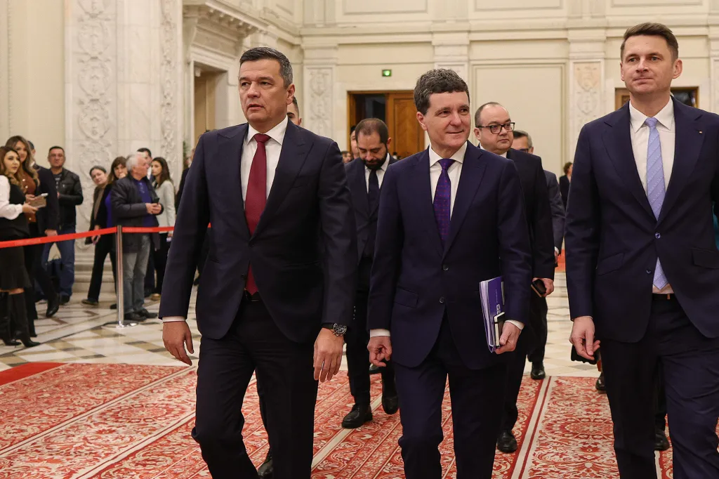 Sorin Grindeanu îl numește pe Nicușor Dan „o surpriză plăcută”, iar un Guvern format în jurul PSD pare cel mai probabil scenariu. Marius Luican: „Electoratul USR e probabil cel mai surprins de acest mariaj fericit cu PSD. Nicușor nu a făcut nimic într-un an de zile, exact ca la Primărie”