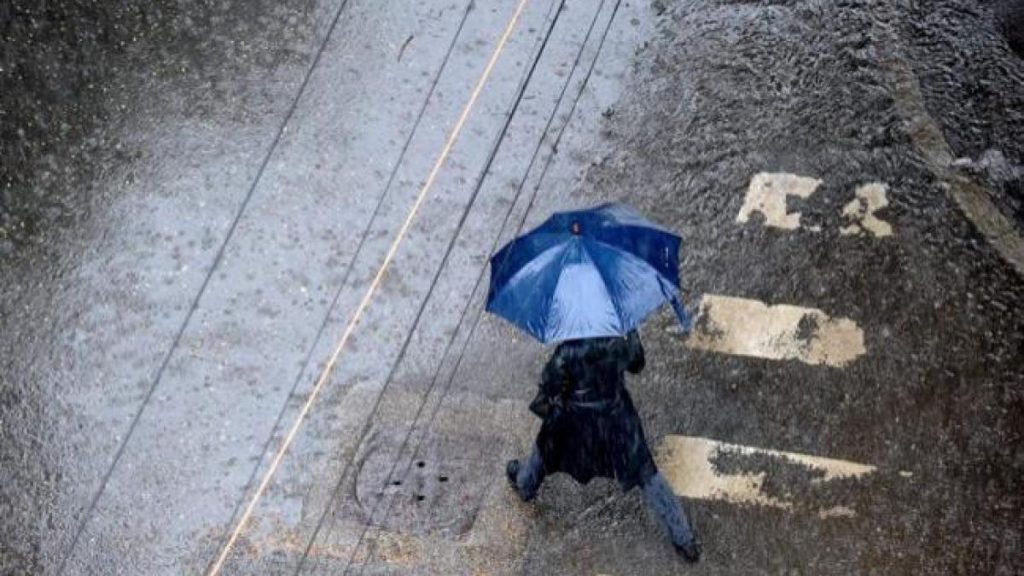 Cod galben de ploi în București, Ilfov și alte trei județe. Cum va fi vremea luni
