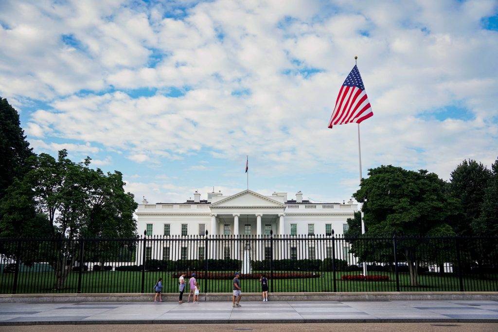 Împușcături la Casa Albă, după ce Trump a anunțat un memorandum cu Iranul: 20-30 de focuri de armă au fost trase. Secret Service și FBI investighează incidentul, Trump este încă la Casa Albă