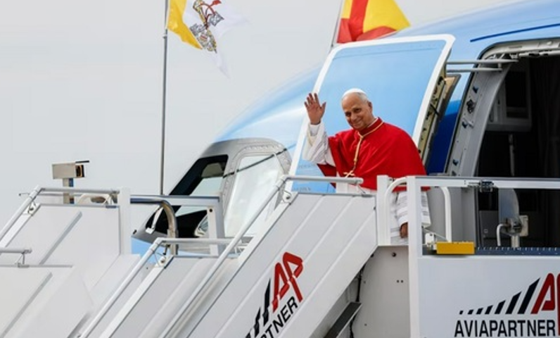 Papa Leon al XIV-lea a aterizat la Madrid, prima oprire dintr-o vizită de şapte zile în Spania