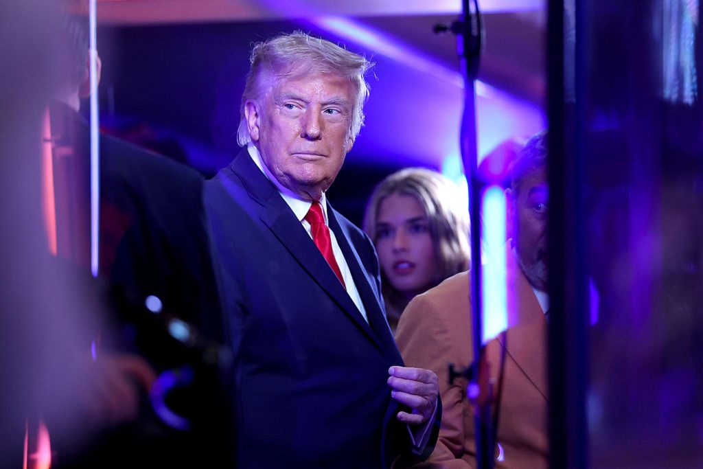 Donald Trump a fost huiduit de publicul din New York cu imnul național pe fundal în cadrul meciului trei al Finalei NBA