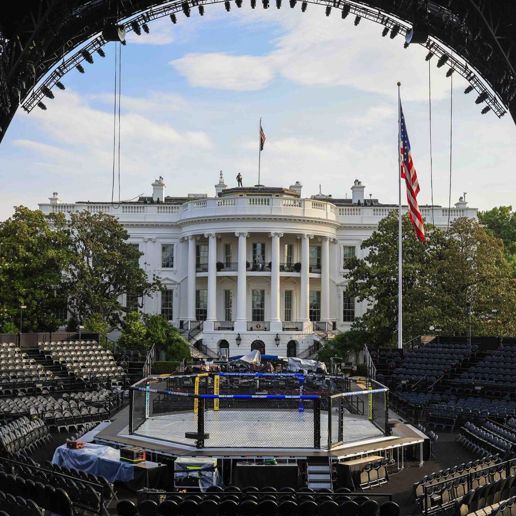 Trump își sărbătorește aniversarea de 80 de ani cu 7 meciuri MMA organizate la Casa Albă. 14 luptători vor intra, pe 14 iunie, într-o cușcă special amenajată pe peluza sudică