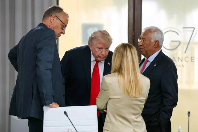 Trump spune din nou că Meloni i-a cerut „în repetate rânduri” o fotografie împreună și că „stă prost în Italia la capitolul popularitate”. Meloni: „Vă sugerez să vă concentrați asupra propriei popularități”