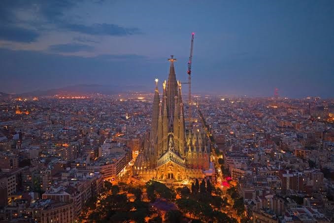 Papa Leon al XIV-lea a sfințit Bazilica Sagrada Familia. Părintele Iosif Tiba: „Toată arhitectura ei exprimă sacralitate. Antonio Gaudí era un om profund marcat de prezența lui Dumnezeu”