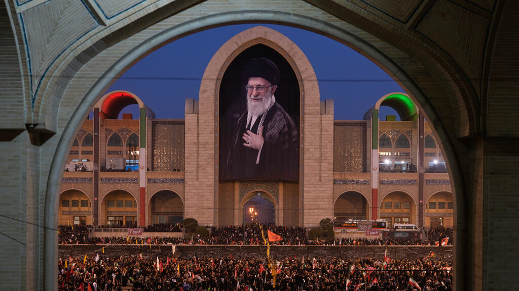 Instigare la asasinarea lui Trump în Iran, la funeraliile fostului Lider Suprem Ali Khamenei: „Uciderea lui Trump e responsabilitatea noastră”