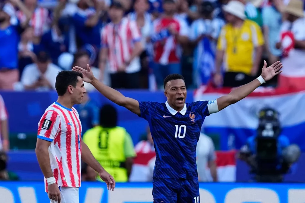 Mbappé îi răspunde senatoarei din Paraguay care a spus că este un „camerunez colonizat, care încearcă cu disperare să se dea drept francez” și o „brută” care nu a învățat să scrie