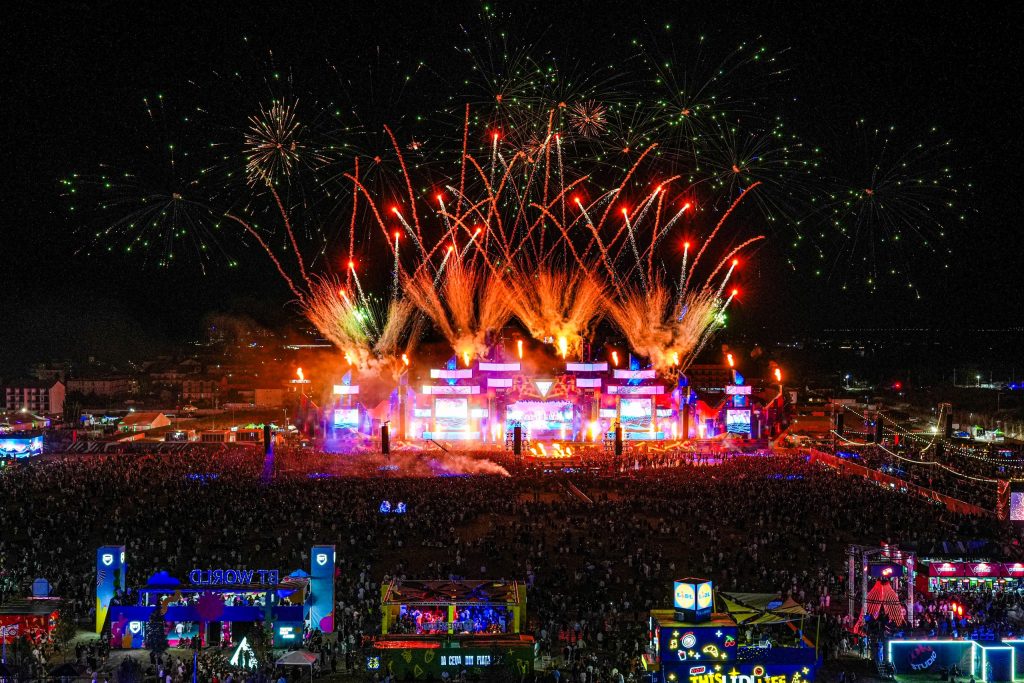 Rapperii Future și Quavo cântă astăzi la BEACH, PLEASE! Peste 135.000 de oameni au stat la Festival până în zorii zilei pentru concertul lui Playboi Carti