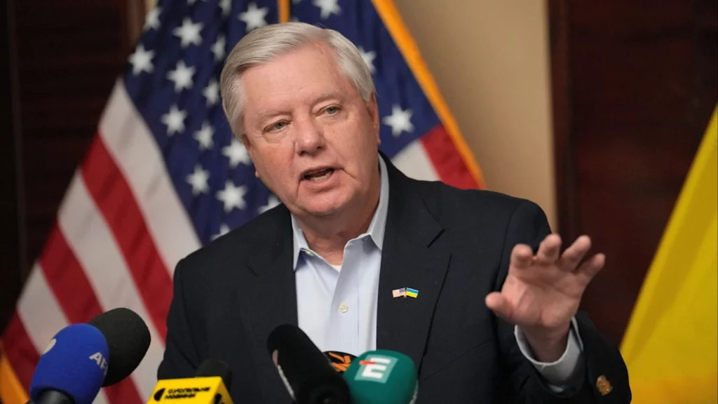 Senatorul republican Lindsey Graham, unul dintre cei mai influenți aliați ai lui Trump, a murit subit la 71 de ani. Ultima sa vizită a fost la Kiev, unde s-a întâlnit cu Zelenski