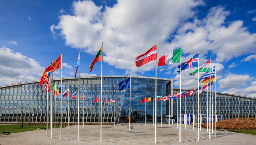 Un stagiar NATO a fost arestat în cartierul general din Belgia sub suspiciunea de spionaj