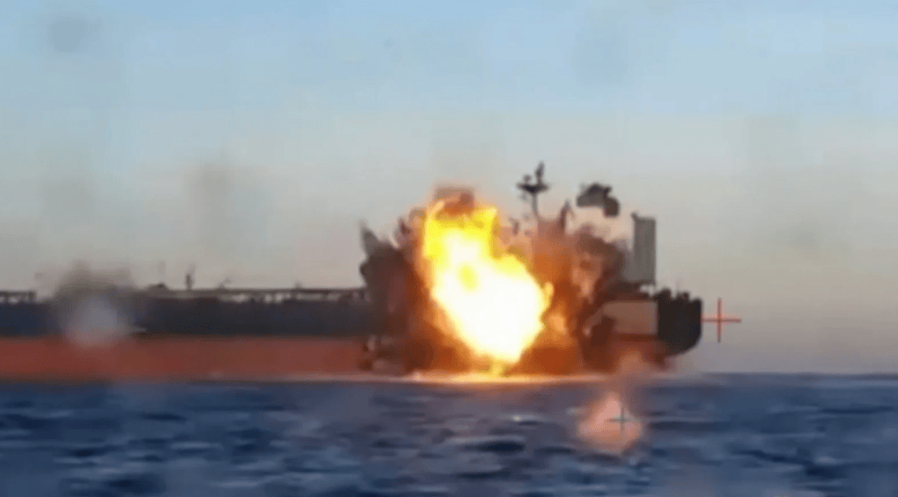 LIVE UPDATE – Un petrolier încărcat cu GPL a explodat în Marea Neagră lângă Sulina. Trei marinari au fost răniți