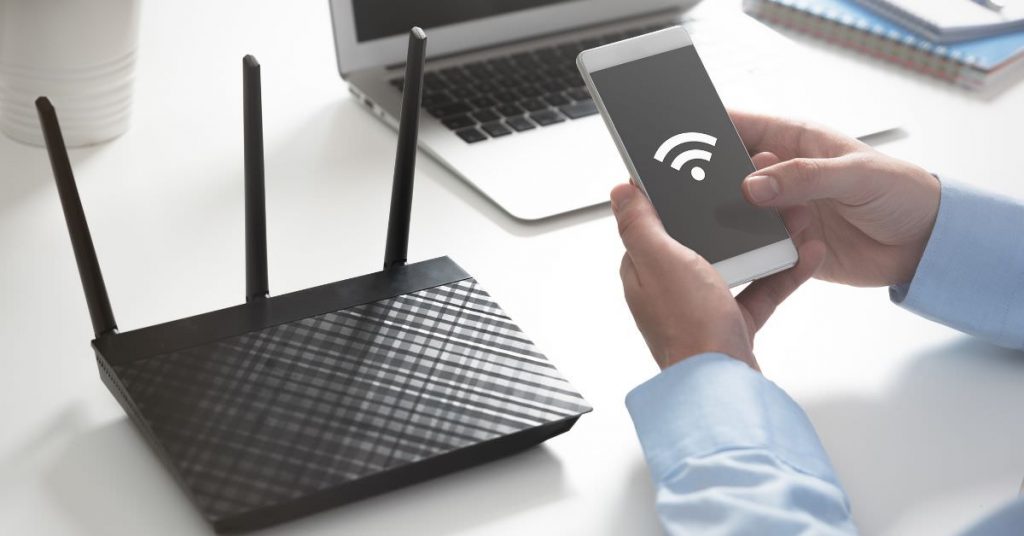 Cele mai banale obiecte din casă îți pot afecta semnalul Wi-Fi. Ce recomandă specialiștii