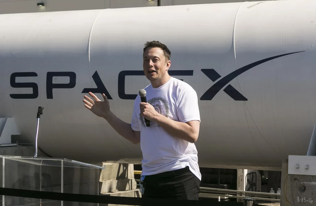 Elon Musk a fost „profețit” în urmă cu aproape 80 de ani, în romanul „Project Mars” al lui Wenher von Braun. Cât de bizară este coincidența