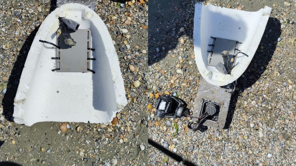 Un fragment despre care autoritățile presupun că provine de la o dronă a ajuns, sâmbătă după-amiază, pe o plajă din stațiunea Olimp