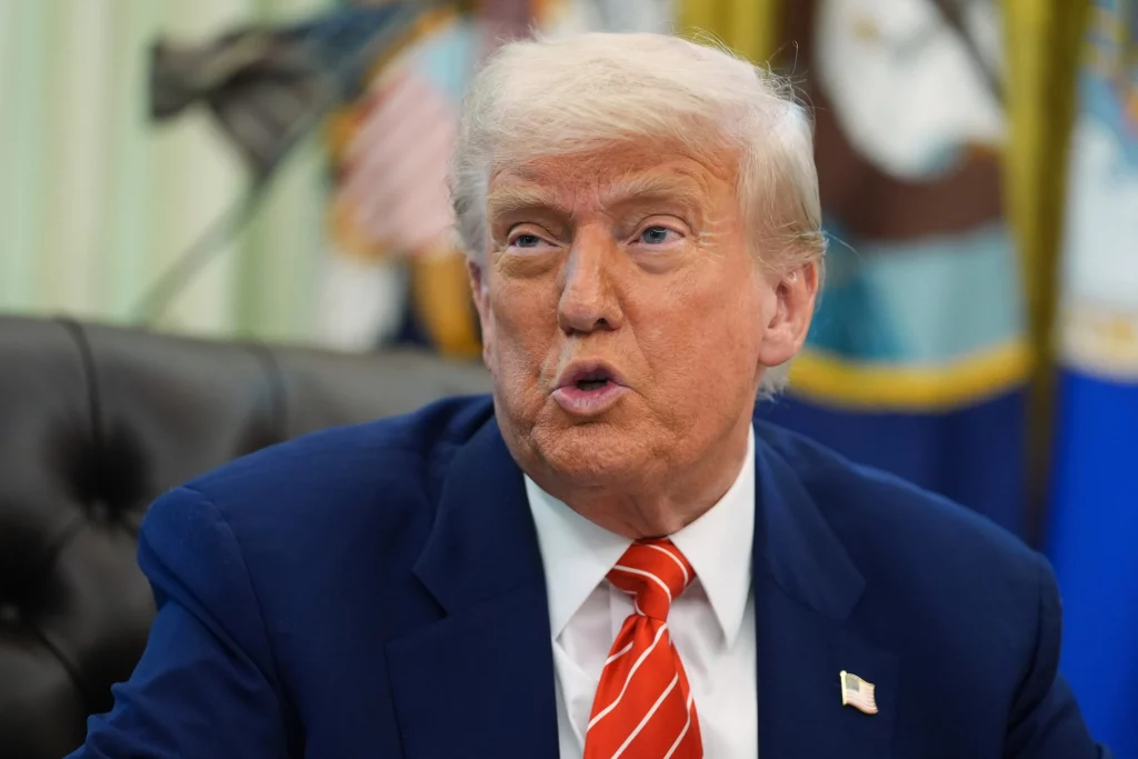 CNN, MS NOW și Politico dau în judecată Administrația Trump după ce jurnaliștii lor au pierdut accesul la Casa Albă. Cele trei instituții invocă Primul Amendament