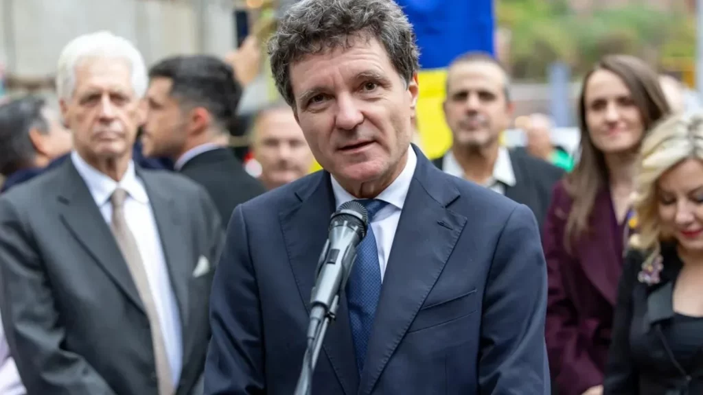 Ce a discutat Nicușor Dan cu marii investitori la New York, la sediul JP Morgan? Cristian Hostiuc: „Vom plăti faptul că nu avem un Guvern”