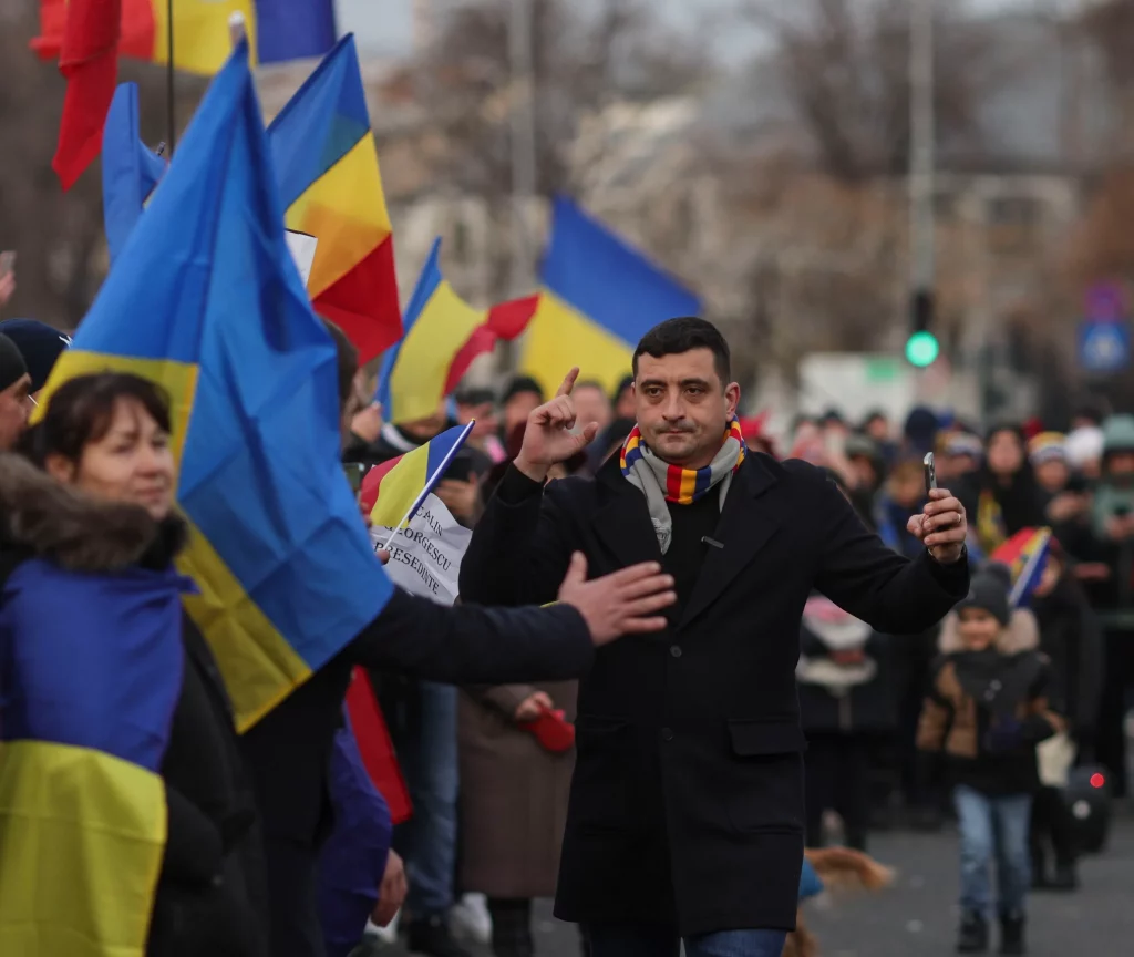 10.000 de lei amendă pentru oficialii care nu sărută steagul României de Ziua Drapelului. Ce prevederi noi aduce un proiect de lege AUR, susținut de PSD și PNL