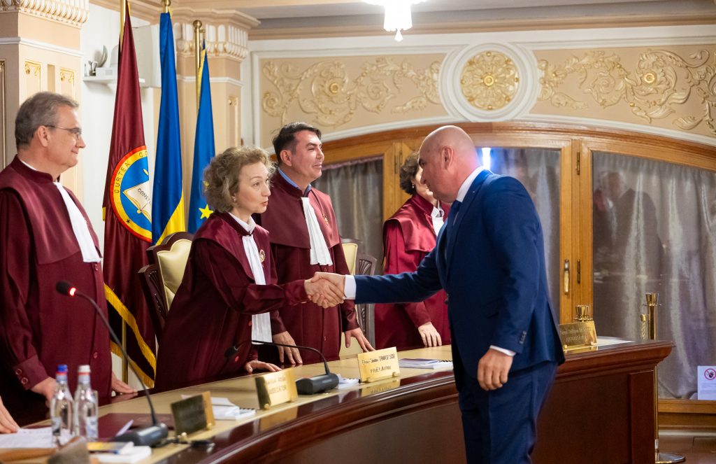Judecătorii CCR numiți de PSD vor să o înlăture pe Elena-Simina Tănăsescu de la conducerea Curții Constituționale, după întâlnirea secretă cu Bolojan. Ce procedură vor să declanșeze