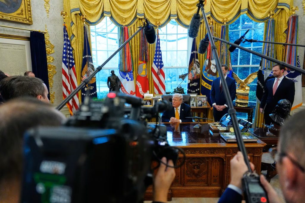 5 mari agenții de presă din SUA au decis să suspende transmisiunea evenimentelor lui Trump, după ce Președintele SUA a interzis accesul CNN, Politico și MS Now la Casa Albă