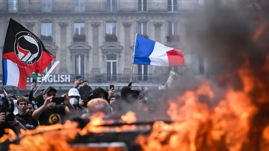 Violențe extreme în Franța și în alte țări din Europa. Trump dă vina pe imigrația scăpată de sub control: „Franța arde! Închideți granițele imediat”